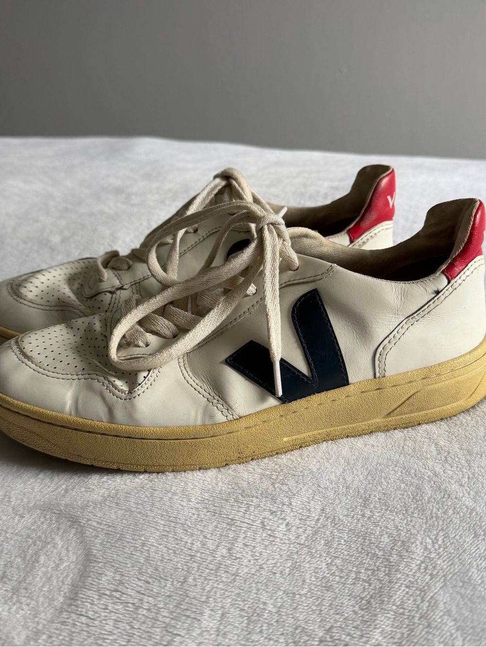 VEJA V-10 Leather Sneakers White Navy Red Low
Top Shoes Women's Size 8